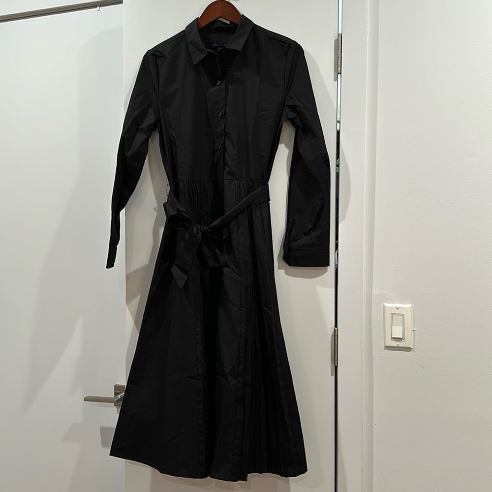 NWT Banana Republic Factory Pleated Midi Dress Black 8, as seen on Meghan Markle